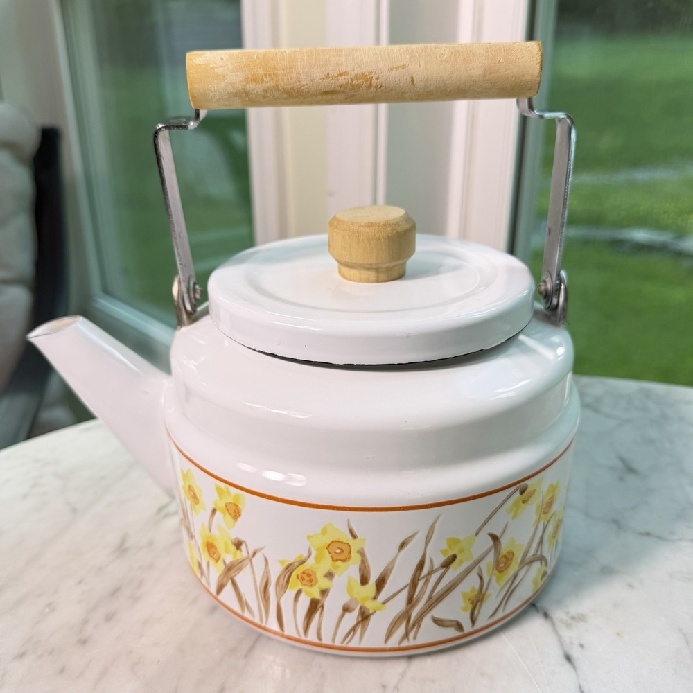 Vtg Gailstyn Sutton Felicity Enamel Tea Kettle Yellow Daffodil Wooden Handle 80s